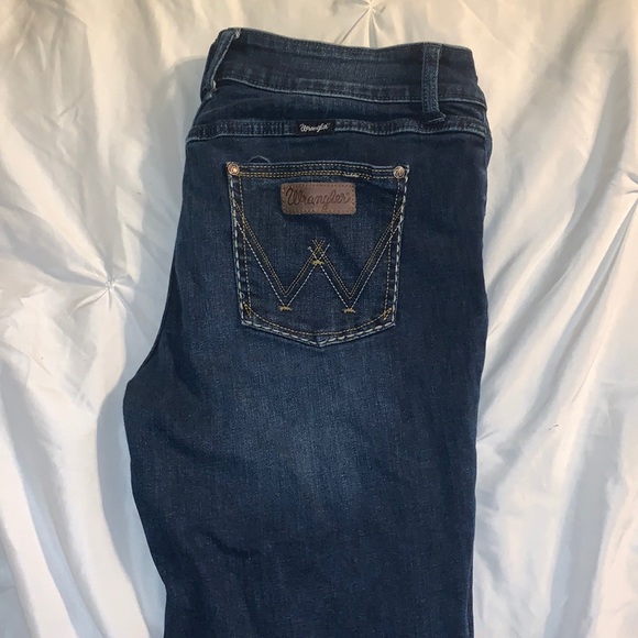 Retro Mid Rise Wrangler Jeans - Picture 2 of 4